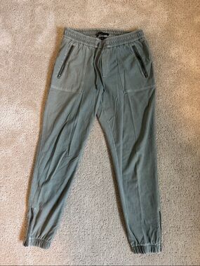 Athleta Olive Green Women’s Joggers with Zippered Pockets